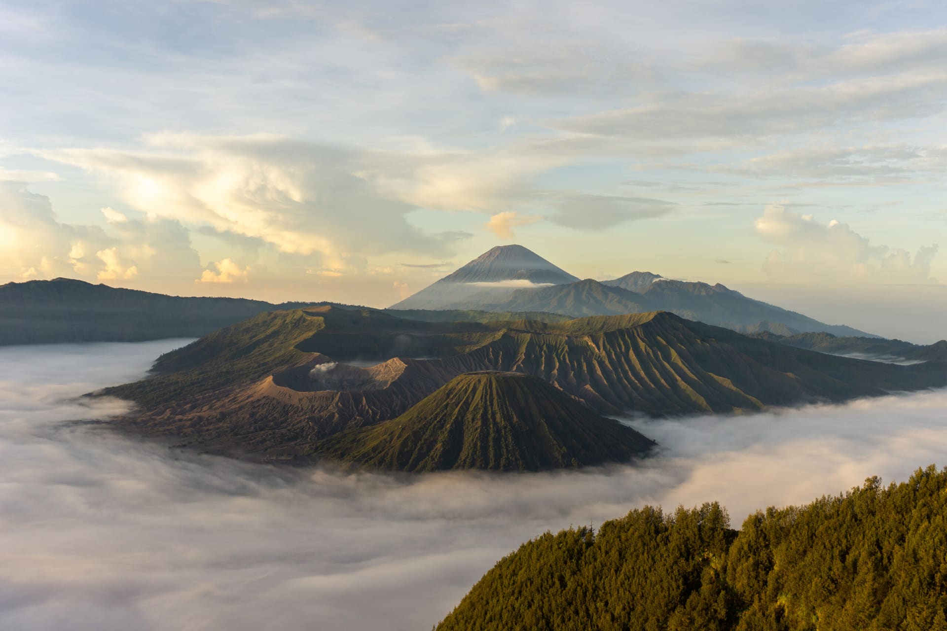 Bromo Midnight (1 Day) Tour Package