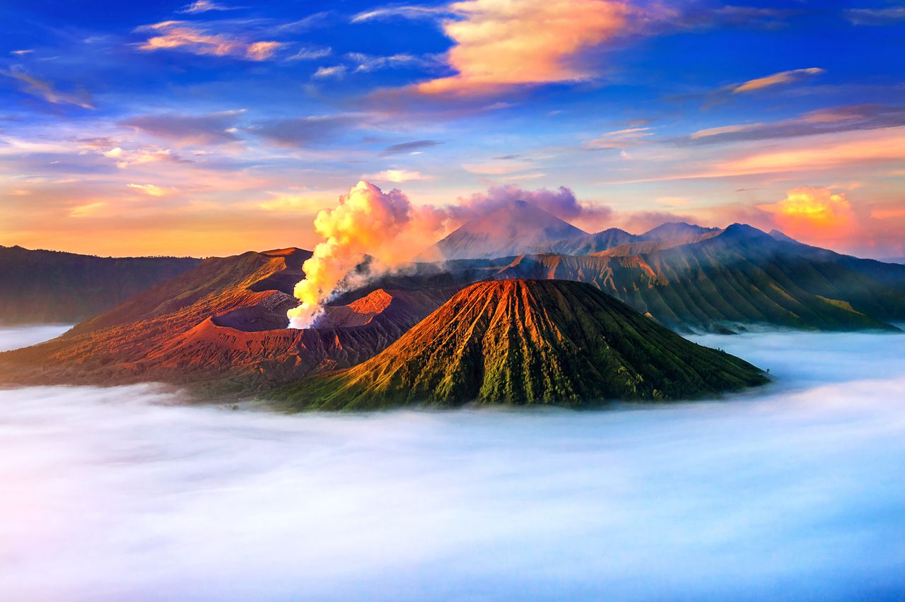 Menyambut Fajar Penuh Harapan di Plataran Bromo
